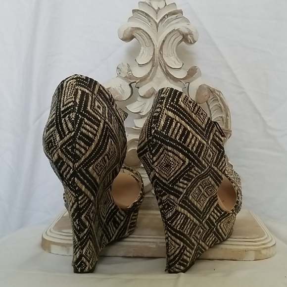 Sandals - Picture 2 of 4